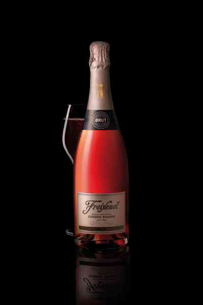 Para el D�a del Amigo, Freixenet propone como regalo su �ltimo lanzamiento en Argentina, CORDON ROSADO BRUT, un cava producido en Espa�a. Las variedades de uva que se utilizan para su elaboraci�n son Trepat y Garnacha. La variedad Trepat aporta caracter�sticas muy particulares a los vinos y cavas.