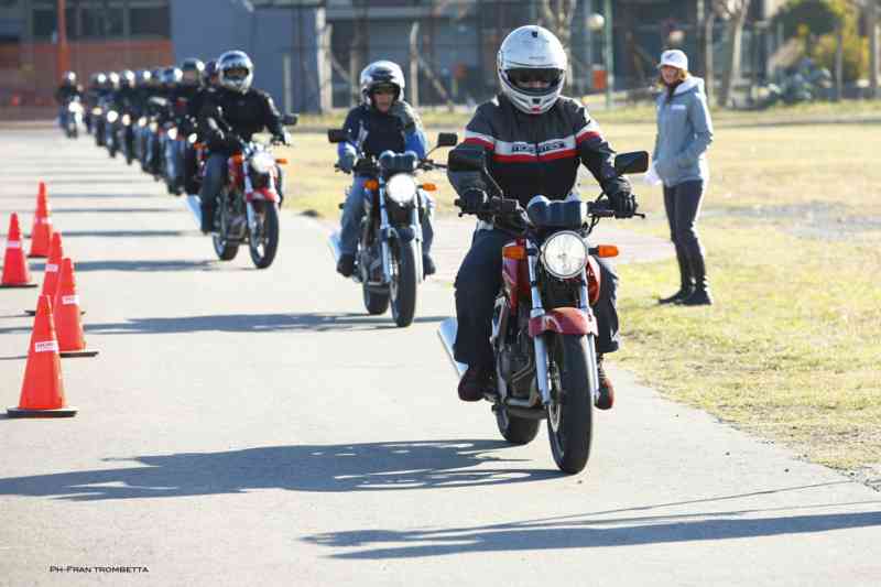Con el objetivo de reforzar el v�nculo entre los usuarios y la marca, Honda Motor Argentina S.A. realiz� el pasado s�bado 27 de junio en el Aut�dromo de Buenos Aires, una jornada de Cursos de Conducci�n y  Manejo Seguro con indicaciones y t�cnicas de manejo para los usuarios del �Club Twister�.