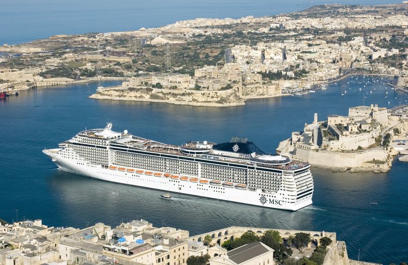 La temporada de cruceros transatl�nticos est� a punto de comenzar. El 20 de septiembre partir� el primero de los cinco barcos de MSC Cruceros hacia aguas sudamericanas.