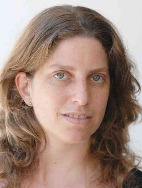 Durante el a�o pasado, desde DatosClaros realizamos distintas investigaciones dentro del universo femenino entre los que llevamos adelante este estudio cualitativo sobre las mujeres adolescentes y la est�tica personal. Como mujeres que son, las adolescentes tienen una relaci�n casi intuitiva con el maquillaje. Pero c�mo es exactamente ese v�nculo es lo que intentamos develar en los pr�ximos p�rrafos.