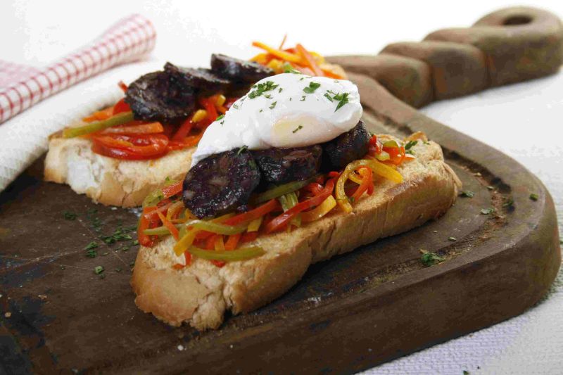 Los embutidos son protagonistas indiscutidos de los t�picos asados argentinos. Como poco se conoce sobre c�mo prepararlos fuera de la parrilla, Caba�a Argentina presenta novedosas recetas para cocinar chorizos y morcillas de manera diferente e igualmente sabrosa.