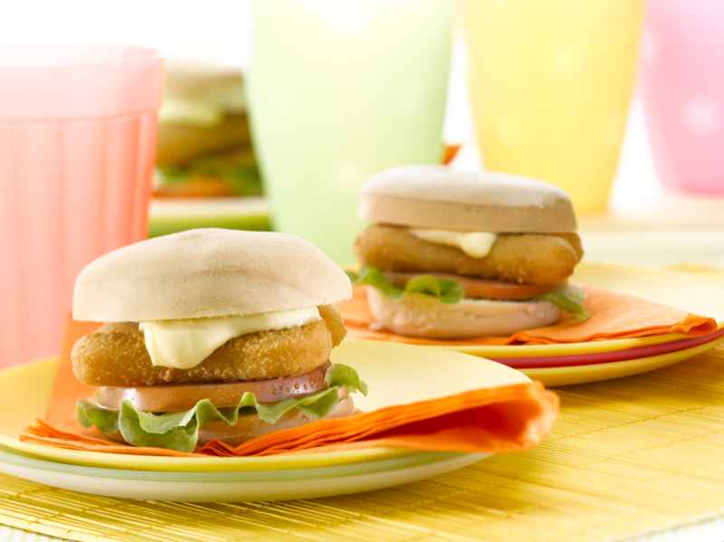 Empiezan las clases y con ello, la tarea de armar las viandas para el almuerzo y la merienda de los chicos. Te presentamos algunas ideas sobre c�mo prepararlas y varios consejos para que tengan una alimentaci�n saludable para empezar las clases con mucha energ�a.