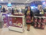 El dise�o es sin duda poderoso: puede motivar nuevos h�bitos y resignificar experiencias. Por eso Cyon desarroll� pedestales y mini stands de degustaci�n premium exclusivos para Falabella, que destacan una edici�n limitada de la m�quina multibebida NESCAF� Dolce Gusto, inspirada en la marca de indumentaria Custo Barcelona.