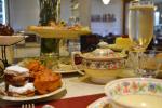 Paseo Pilar incorpora a su propuesta gastron�mica, en su local de Frik�s Deli & Coffee House, un nuevo servicio: se trata de Teanner (T� + cena), una original modalidad que combina merienda y cena e incluye tanto platos dulces como salados, m�s una cuidada carta de t�s en hebras, con una selecci�n de blends creados de forma exclusiva por la reconocida catadora In�s Berton (creadora de Tealosophy) sobre la base de t�s negros, verdes y el singular t� blanco.