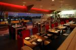 Las noches bonaerenses tomaron otro color desde que Godoy Restaurant&Cocktail bar abri� sus puertas en el Hip�dromo de San Isidro.  Con una propuesta completa y variada que combina una impecable cocina reuniendo los sabores del mundo en su formato NO KNIVES (ideal para compartir), acompa�ada de linda compa��a y buena m�sica, Godoy San Isidro sube la apuesta e inaugura sus Ciclos de autos antiguos y Ladies� Nights en su flamante multiespacio.