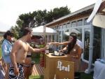 La marca continua con su campa�a para acercar al consumidor sidra servida en vaso y con hielo a trav�s de barras itinerantes que recorren playas y bares de las principales ciudades balnearias.