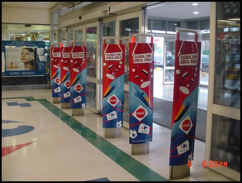 La  implementación se realizó en 30 locales correspondientes a la cadena de supermercados Carrefour en todo el país. La misma incluyó 8 Zonas de Celebración, 15 Islas Pallet, y 7 Exhibidores para punteras, permitiendo abarcar diferentes formatos del cliente.