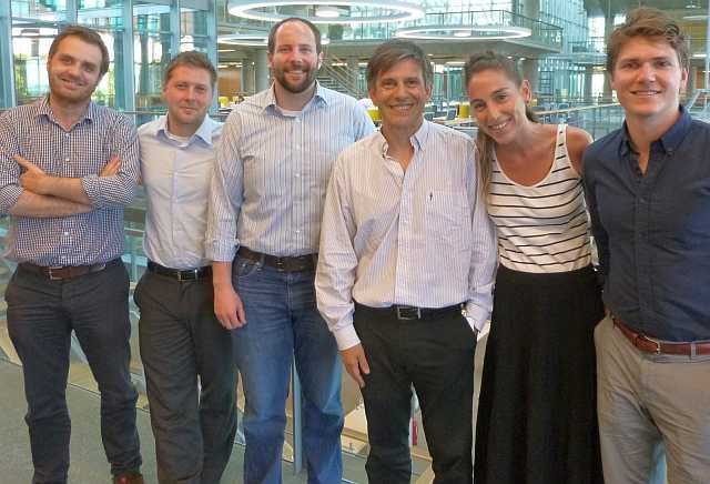 Moccia junto a los estudiantes de Stanford