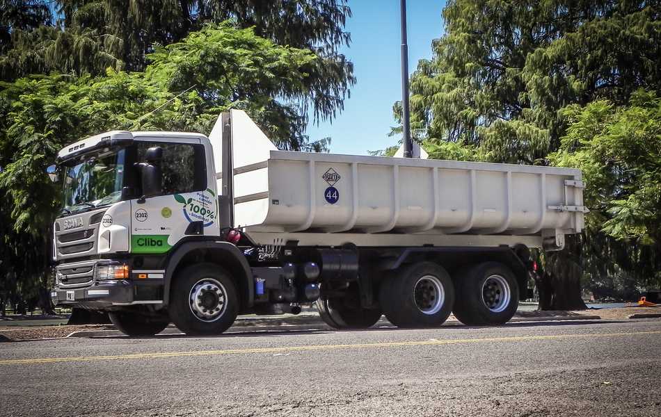 Scania realizó pruebas con un camión pro­pul­sa­do 100% con biodiesel