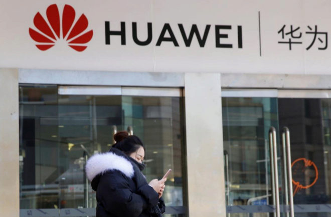 Huawei utiliza un iPhone para felicitar el año a sus clientes en Twitter
