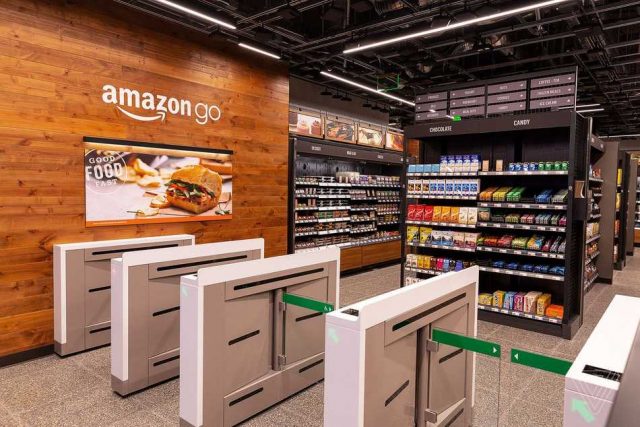 Amazon volverá a contratar cajeros y aceptar efectivo en sus tiendas 100% tecnológicas