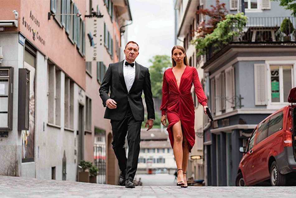 James Bond huye a los Alpes suizos para escapar del peor villano: el COVID-19