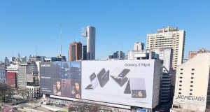 Samsung instaló el mayor aviso en vía pública ilustrado con imágenes tomadas con un celular