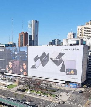 Samsung instaló el mayor aviso en vía pública ilustrado con imágenes tomadas con un celular