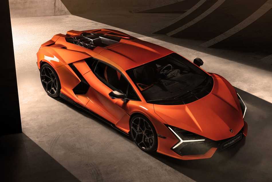 Lamborghini Revuelto: el primer superdeportivo híbrido V12 HPEV