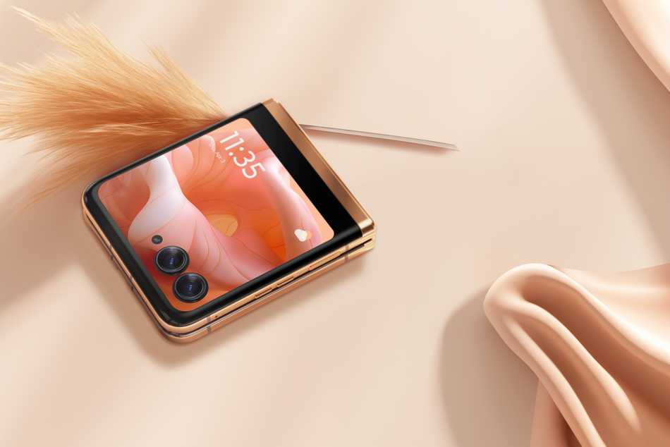 ¡Ya disponibles! Motorola Razr 40 Ultra y Edge 40 Neo en el encantador Peach Fuzz de Pantone