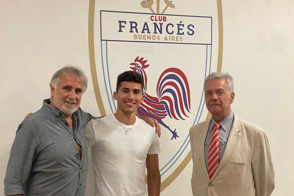 El Club Francés honra a esgrimista camino a París 2024