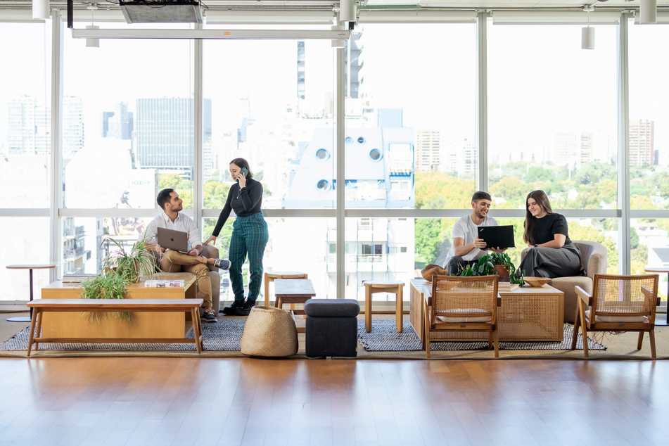 Cambio de paradigma laboral: Productividad y bienestar en el contexto híbrido argentino