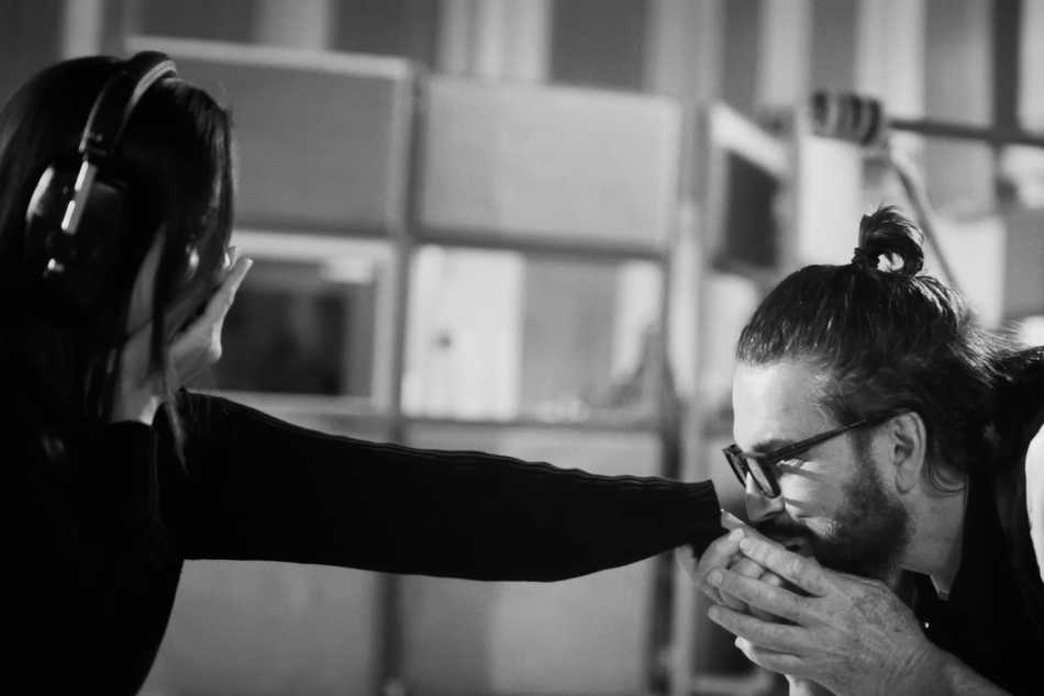 ¿Cómo monetizan los artistas latinos en la era digital?