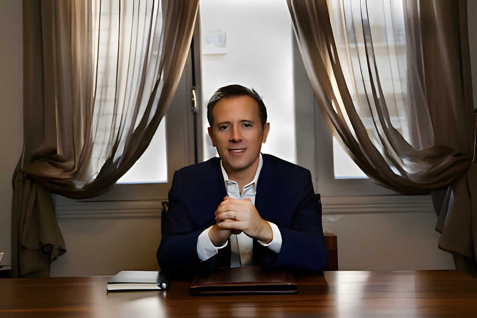 Dr. Andrés Echevarría