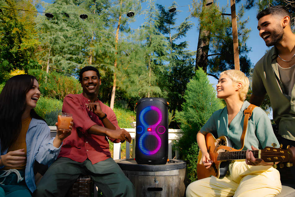 JBL Charge 5 y PartyBox: sonido que te hace feliz